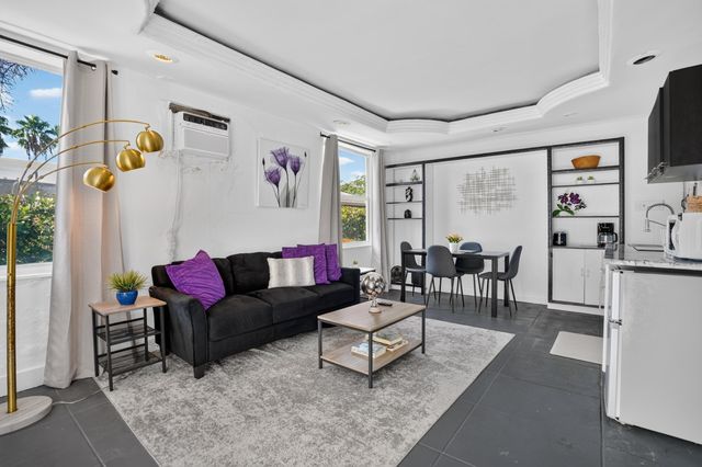 27 NW 14th Avenue C, Delray Beach, FL 33444