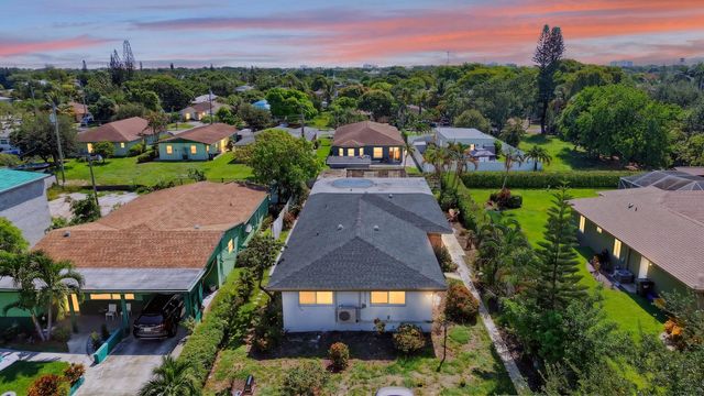 27 NW 14th Avenue C, Delray Beach, FL 33444