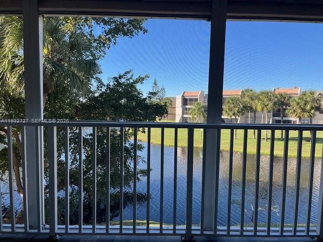 120 Lakeview Dr 205, Weston, FL 33326