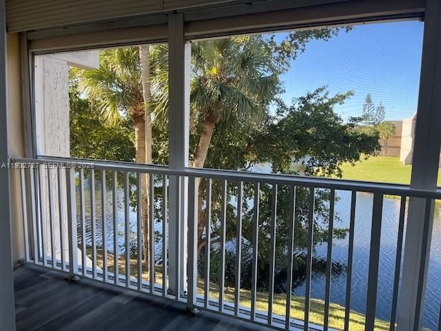 120 Lakeview Dr 205, Weston, FL 33326