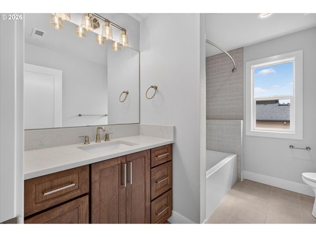 10711 Se 13TH Cir, Vancouver, WA 98664