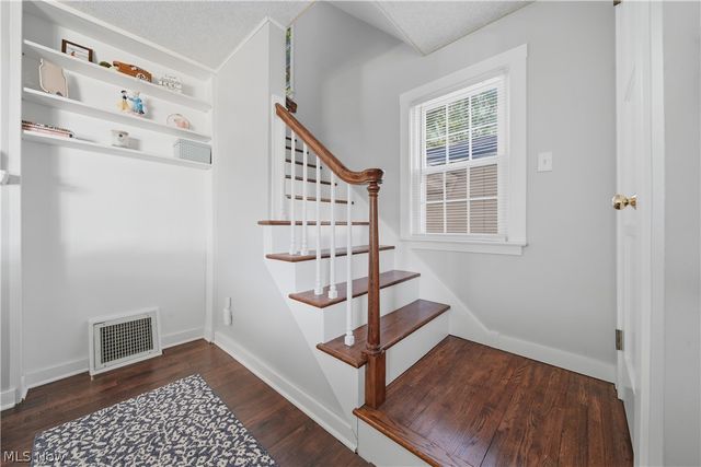 1537 19th Street, Cuyahoga Falls, OH 44223