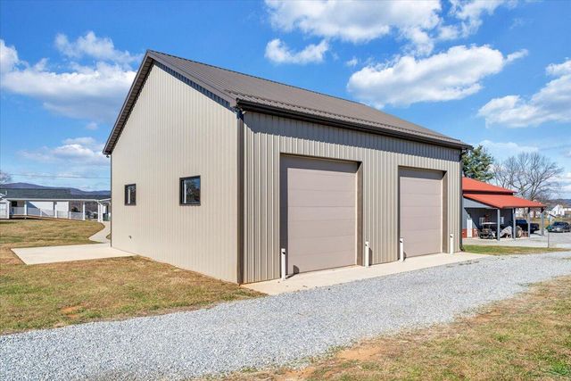 373 Richardson DR, Roanoke, VA 24019