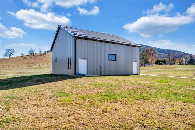 373 Richardson DR, Roanoke, VA 24019