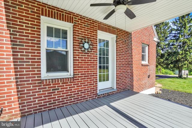 1527 MAIN ST, New Park, PA 17352