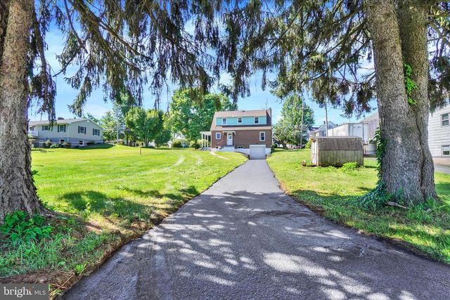 1527 MAIN ST, New Park, PA 17352