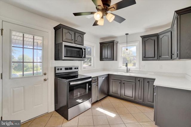 1527 MAIN ST, New Park, PA 17352