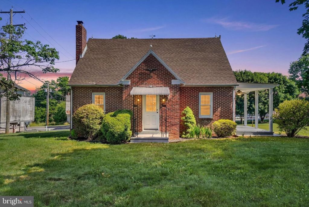 1527 MAIN ST, New Park, PA 17352