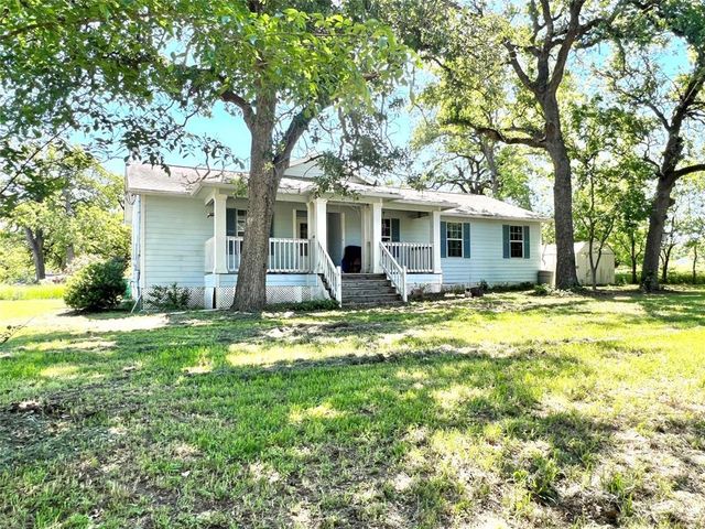 2105 W Gillis Ave, Cameron, TX 76520