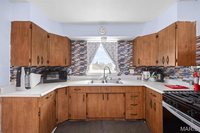 912 Dina Avenue, Collinsville, IL 62234
