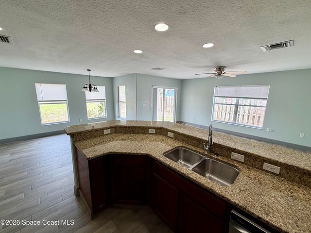 915 Twisting Branch Court, Melbourne, FL 32935