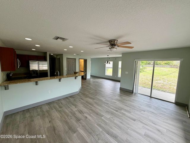 915 Twisting Branch Court, Melbourne, FL 32935