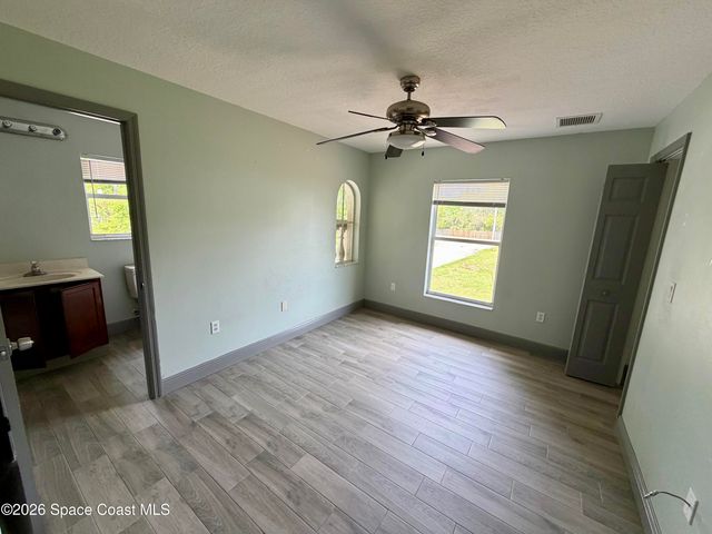 915 Twisting Branch Court, Melbourne, FL 32935