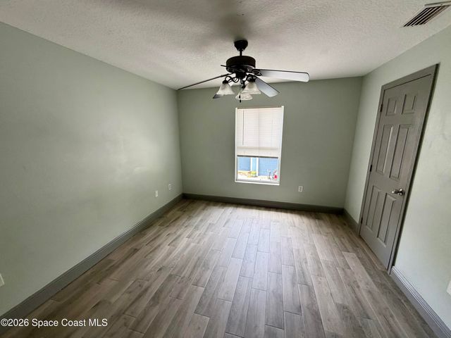 915 Twisting Branch Court, Melbourne, FL 32935