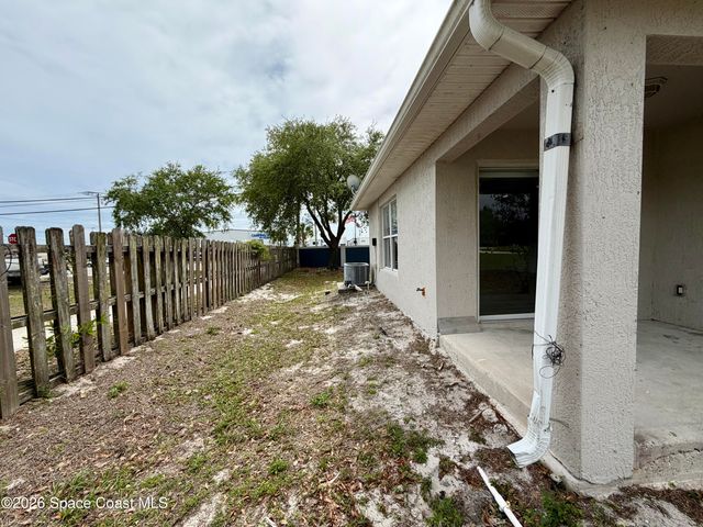915 Twisting Branch Court, Melbourne, FL 32935