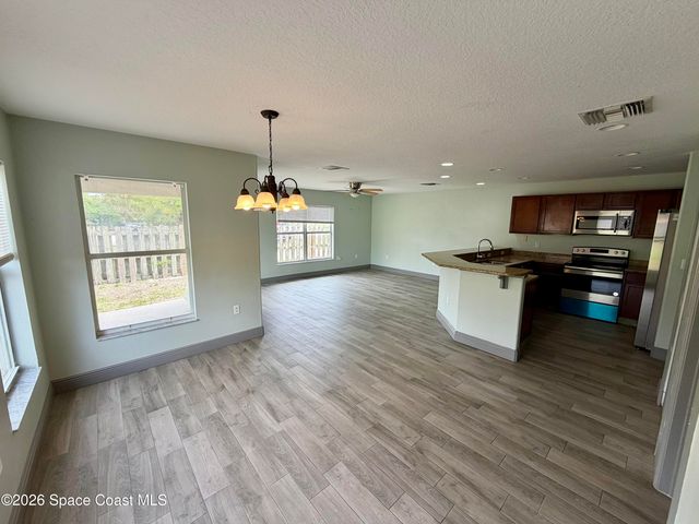 915 Twisting Branch Court, Melbourne, FL 32935