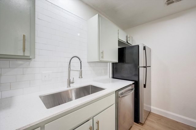 805 W Chambers Street B, Cleburne, TX 76033