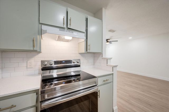 805 W Chambers Street B, Cleburne, TX 76033