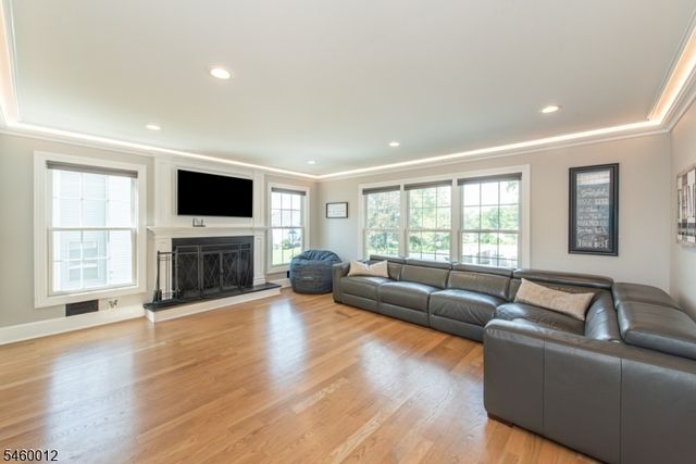 9 Alexandria Dr, East Hanover Twp., NJ 07936