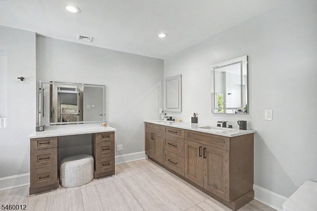9 Alexandria Dr, East Hanover Twp., NJ 07936
