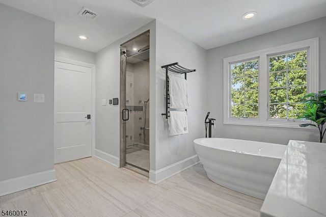 9 Alexandria Dr, East Hanover Twp., NJ 07936