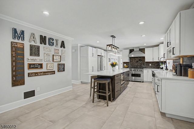 9 Alexandria Dr, East Hanover Twp., NJ 07936