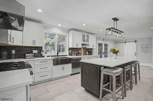 9 Alexandria Dr, East Hanover Twp., NJ 07936