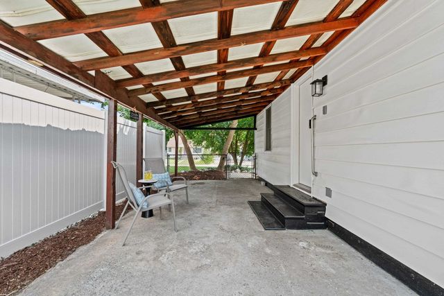 4811 N Oak St, Spokane, WA 99205