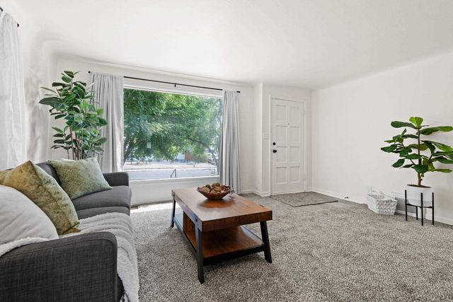 4811 N Oak St, Spokane, WA 99205
