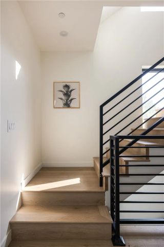 5443 Blackwelder, Los Angeles, CA 90016