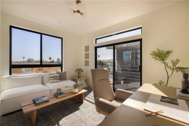 5443 Blackwelder, Los Angeles, CA 90016