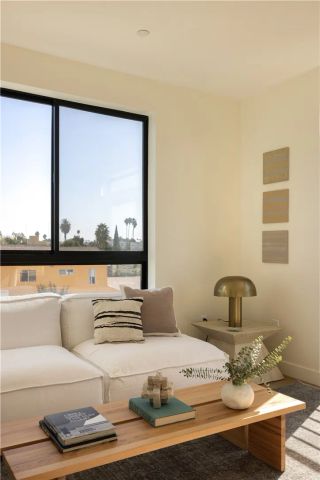 5443 Blackwelder, Los Angeles, CA 90016