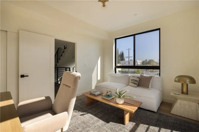 5443 Blackwelder, Los Angeles, CA 90016