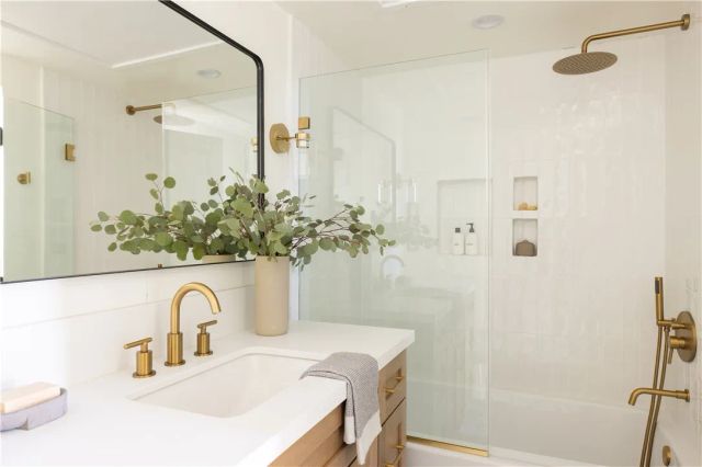 5443 Blackwelder, Los Angeles, CA 90016