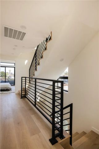 5443 Blackwelder, Los Angeles, CA 90016