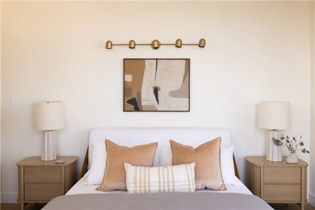 5443 Blackwelder, Los Angeles, CA 90016