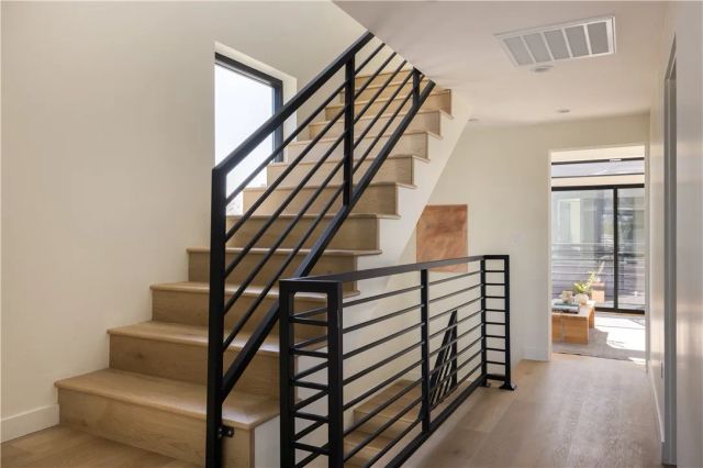 5443 Blackwelder, Los Angeles, CA 90016