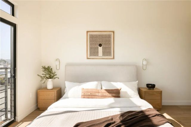 5443 Blackwelder, Los Angeles, CA 90016