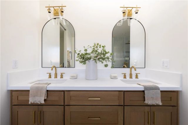 5443 Blackwelder, Los Angeles, CA 90016