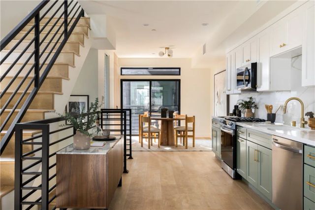 5443 Blackwelder, Los Angeles, CA 90016