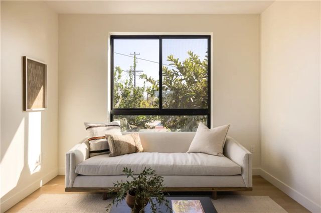 5443 Blackwelder, Los Angeles, CA 90016