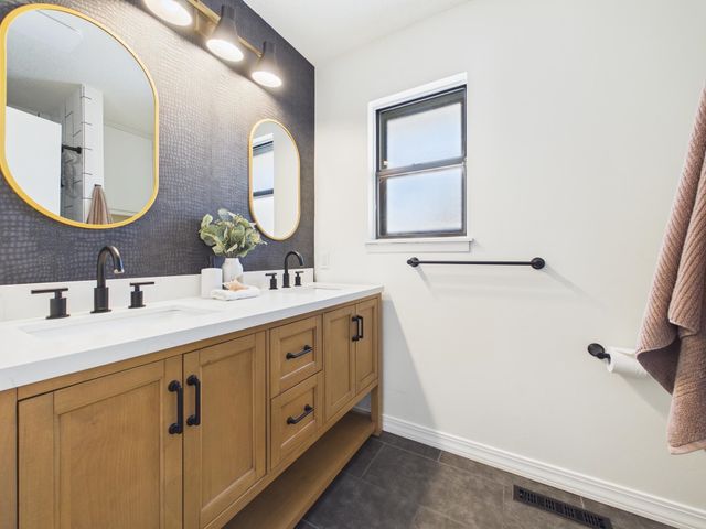 6942 E Newbury Cir, Wichita, KS 67226