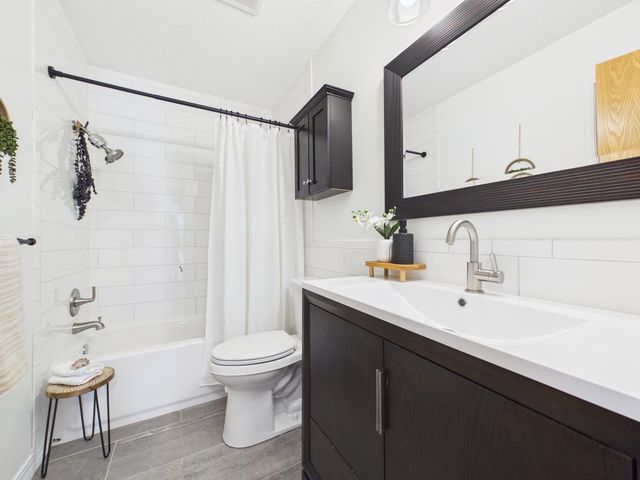 6942 E Newbury Cir, Wichita, KS 67226