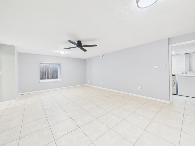 6942 E Newbury Cir, Wichita, KS 67226