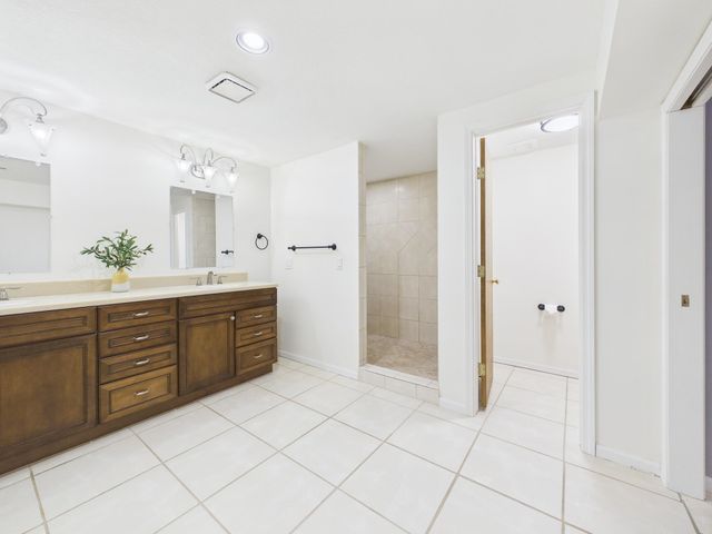 6942 E Newbury Cir, Wichita, KS 67226