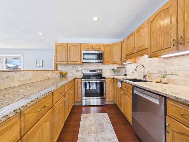 6942 E Newbury Cir, Wichita, KS 67226