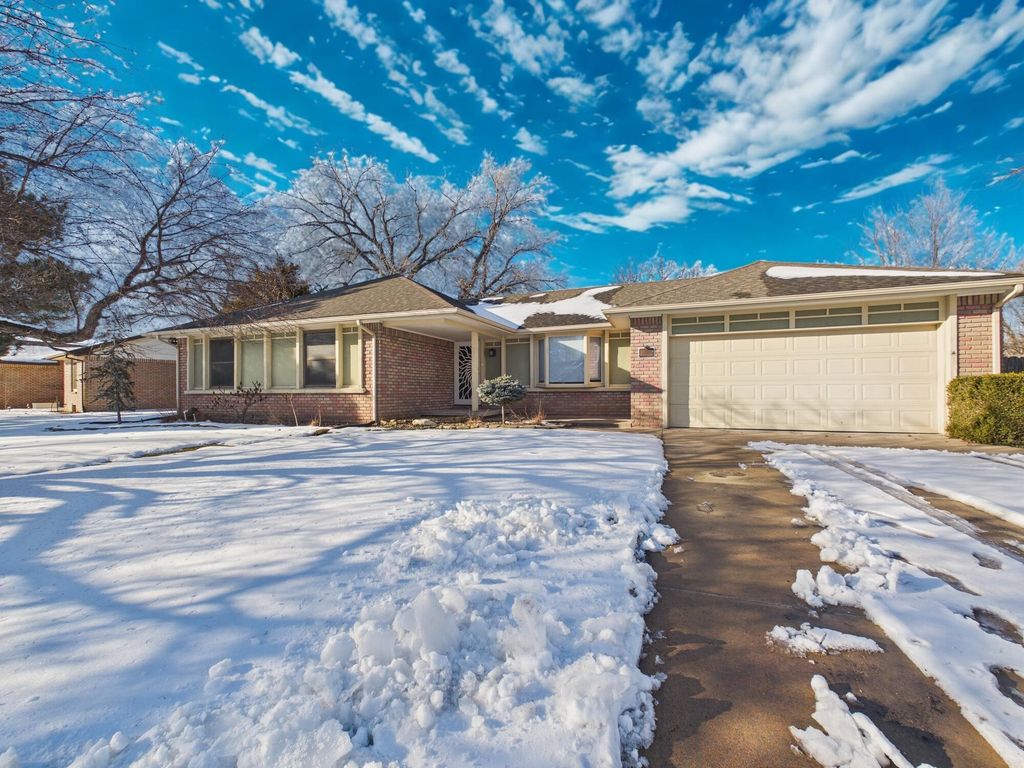 6942 E Newbury Cir, Wichita, KS 67226