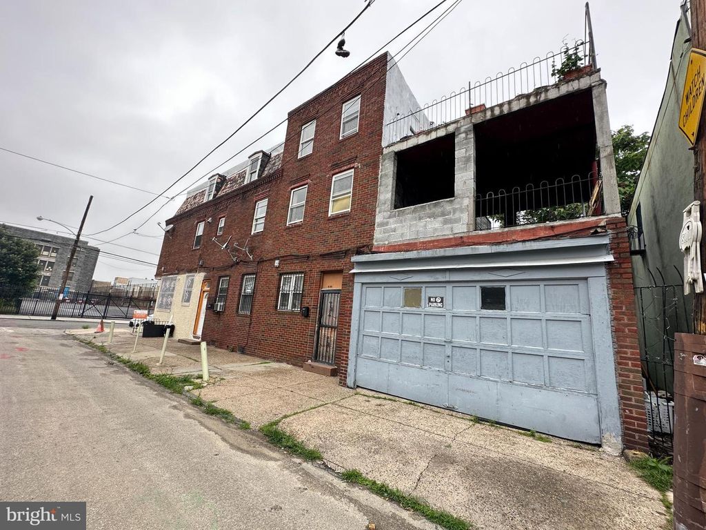 1825 S 8TH STREET, Philadelphia, PA 19148