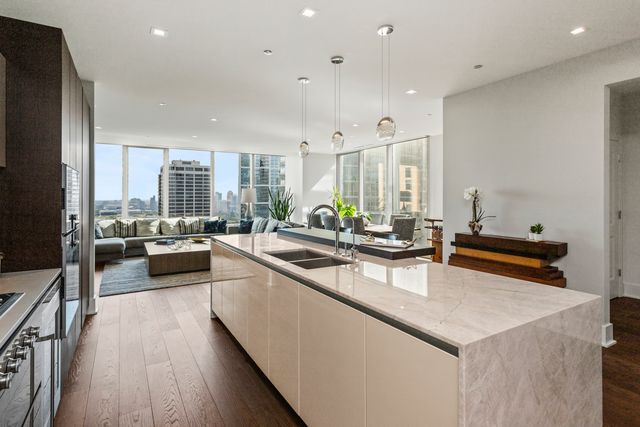 363 E Wacker Drive 2503, Chicago, IL 60601