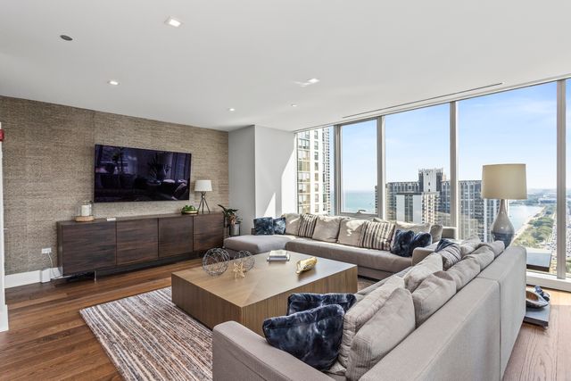 363 E Wacker Drive 2503, Chicago, IL 60601